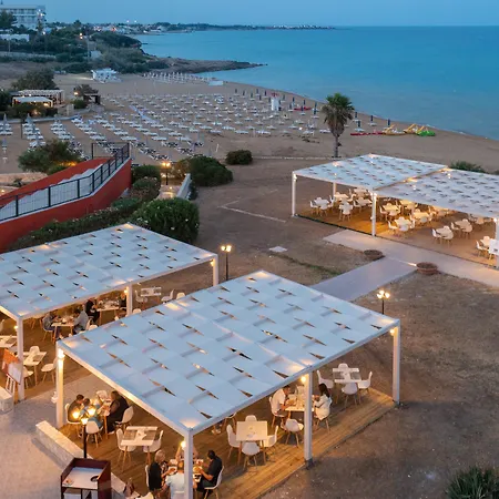 Club Eloro Hotel 4*