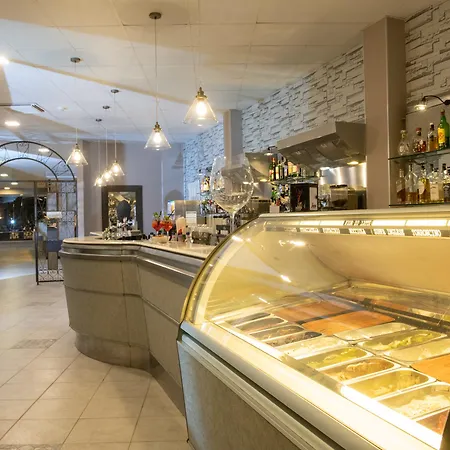Club Eloro Hotel 4*