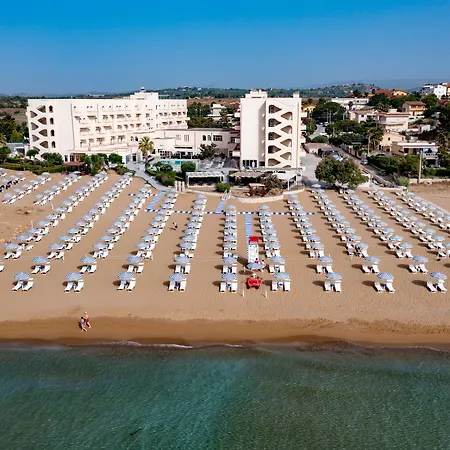 Club Eloro Hotel 4*