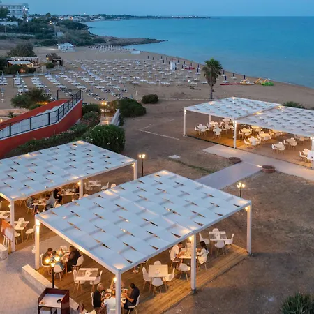 Club Eloro Hotell 4*