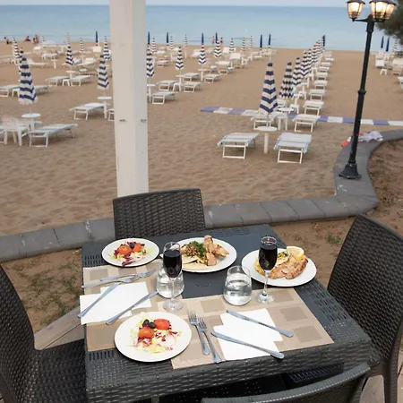 Hotell Club Eloro 4*