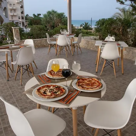 Club Eloro Hotell 4*