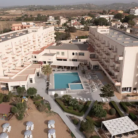 Hotell Club Eloro 4*